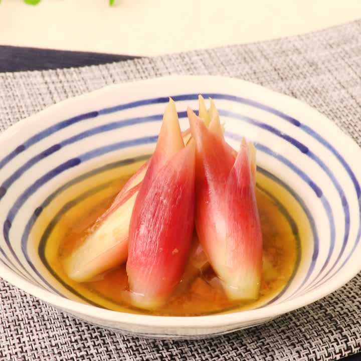 みょうがと梅のおひたし