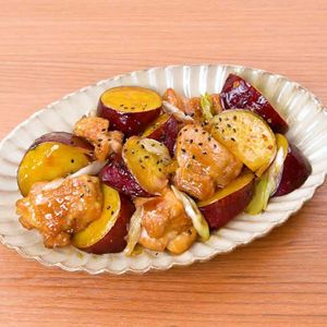 「さつまいもと鶏肉の甘辛炒め」のレシピ動画