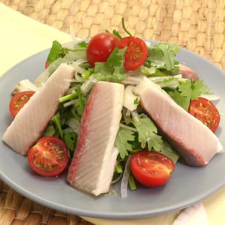 カンパチのタタキ　エスニックサラダ