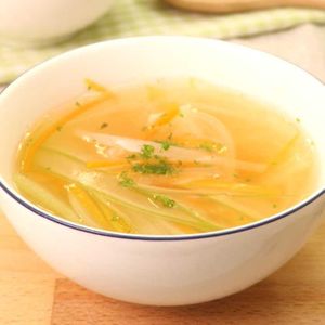 千切り野菜のスープ