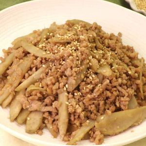 ごぼうとひき肉の甘辛煮