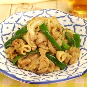 「豚バラ肉とピーマンのカレー粉炒め」のレシピ動画