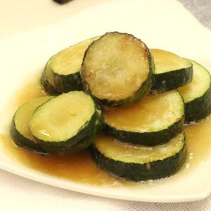 「ズッキーニの味噌炒め」のレシピ動画