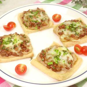 「油揚げの納豆ピザ」のレシピ動画