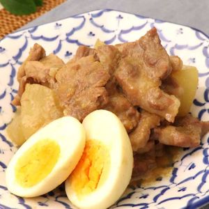 「豚肩ロースの味噌煮込み」のレシピ動画