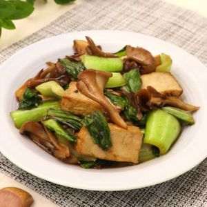 「まいたけのオイスターソース炒め」のレシピ動画