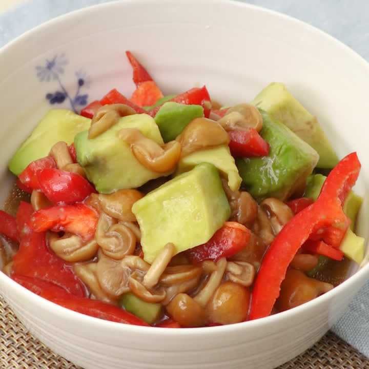 なめことアボカドのわさびしょうゆ和え