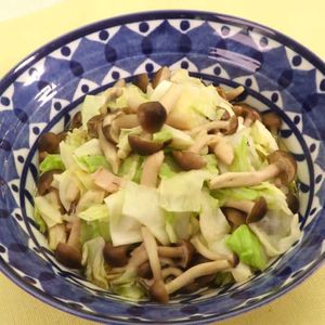 キャベツとしめじのレンジ蒸し