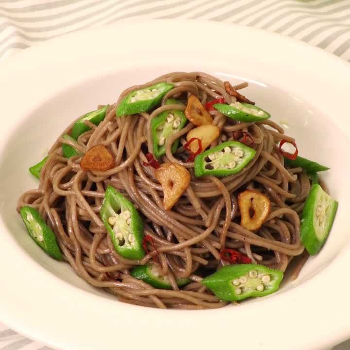 オクラの蕎麦ペペロンチーノ