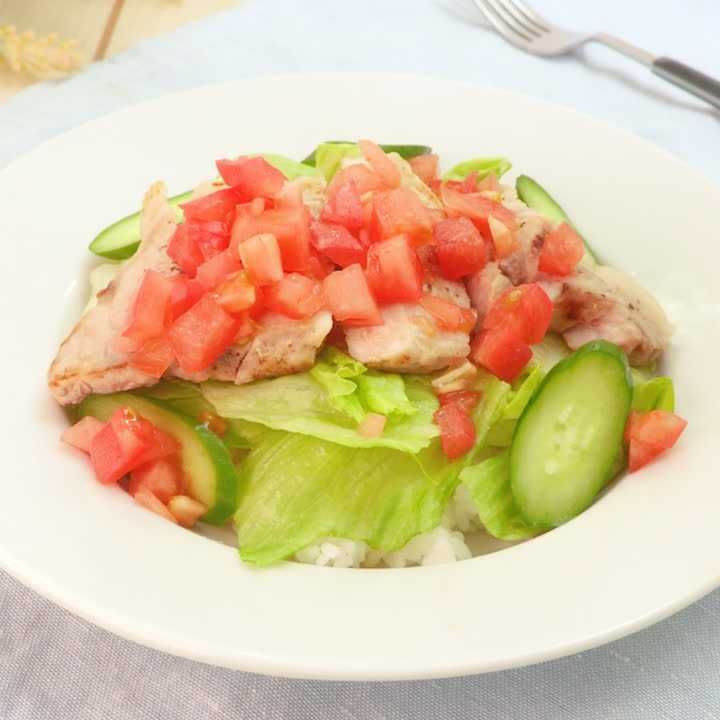 豚肩ロースのサラダステーキ丼