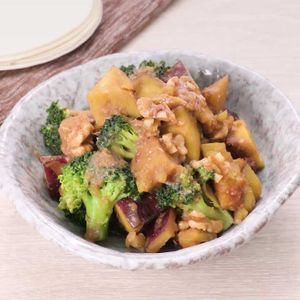 「ブロッコリーとさつまいものくるみ味噌あえ」のレシピ動画