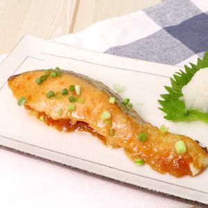 「塩鮭のみそマヨ焼き」のレシピ動画