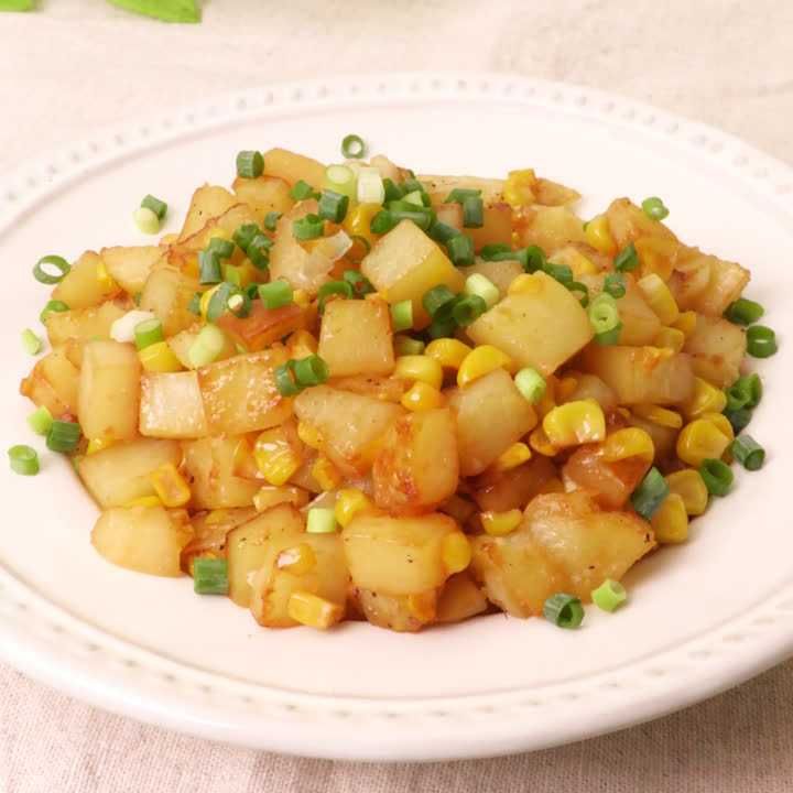 コーンとポテトのバターしょうゆ炒め