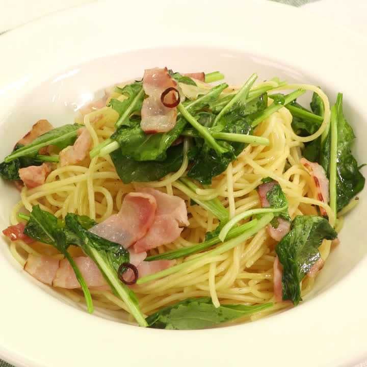 ベーコンとルッコラのペペロンチーノ