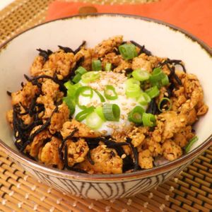 「ひじきそぼろ丼」のレシピ動画