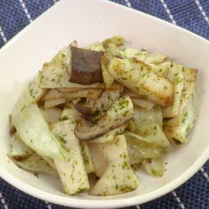 エリンギと玉ねぎののり塩炒め