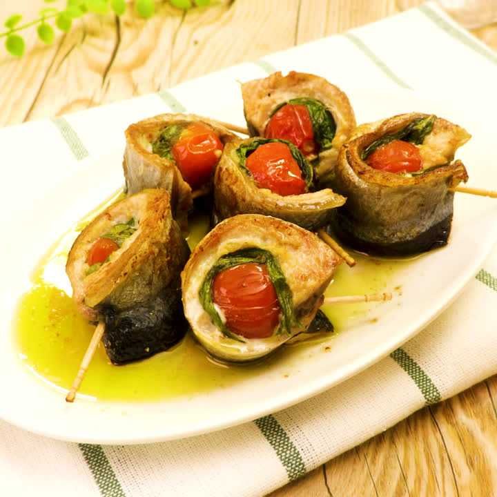 さんまとトマトのロール焼き