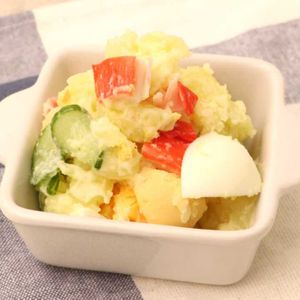 「かにかまポテトサラダ」のレシピ動画