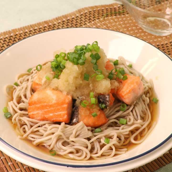 サーモンの柚子胡椒蕎麦