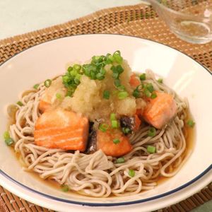 サーモンの柚子胡椒蕎麦