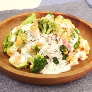 「ブロッコリーのトロたまサラダ」のレシピ動画