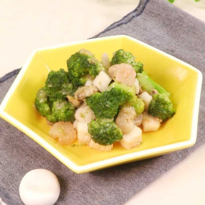 シーフードとブロッコリーの塩炒め