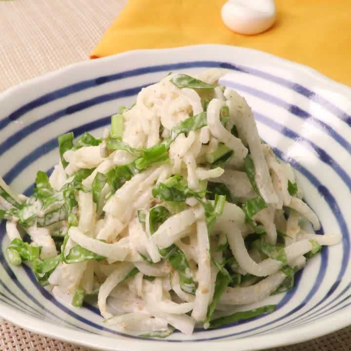 パパッとあえるだけ ルッコラと大根のごまマヨサラダのレシピ動画 作り方 Delish Kitchen