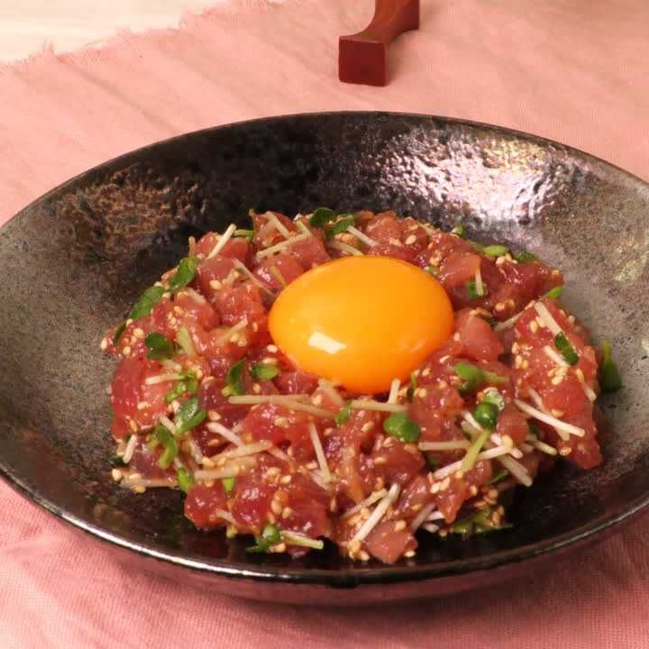 マグロ味噌ユッケ