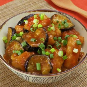 「なすと鶏のこっ照り焼き丼」のレシピ動画