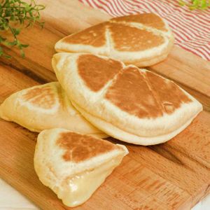 「オムレツチーズパン」のレシピ動画