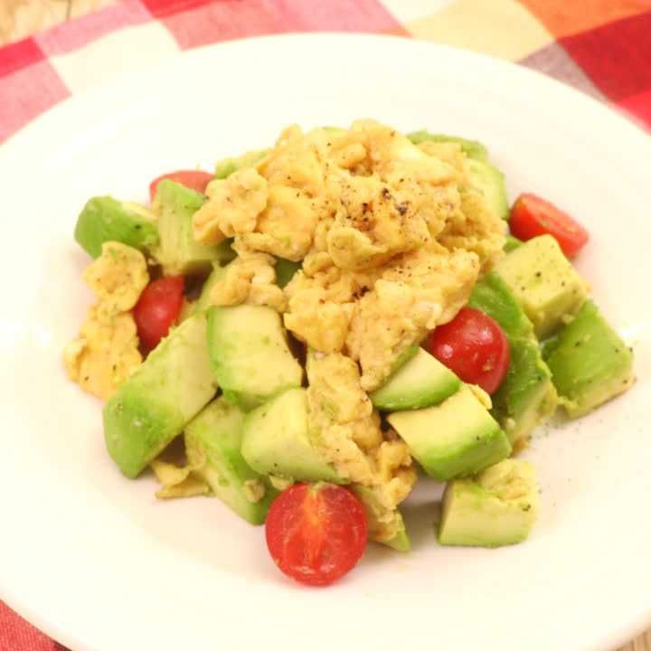 アボカドスクランブルエッグ