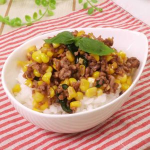 「とうもろこしのひき肉バジル丼」のレシピ動画
