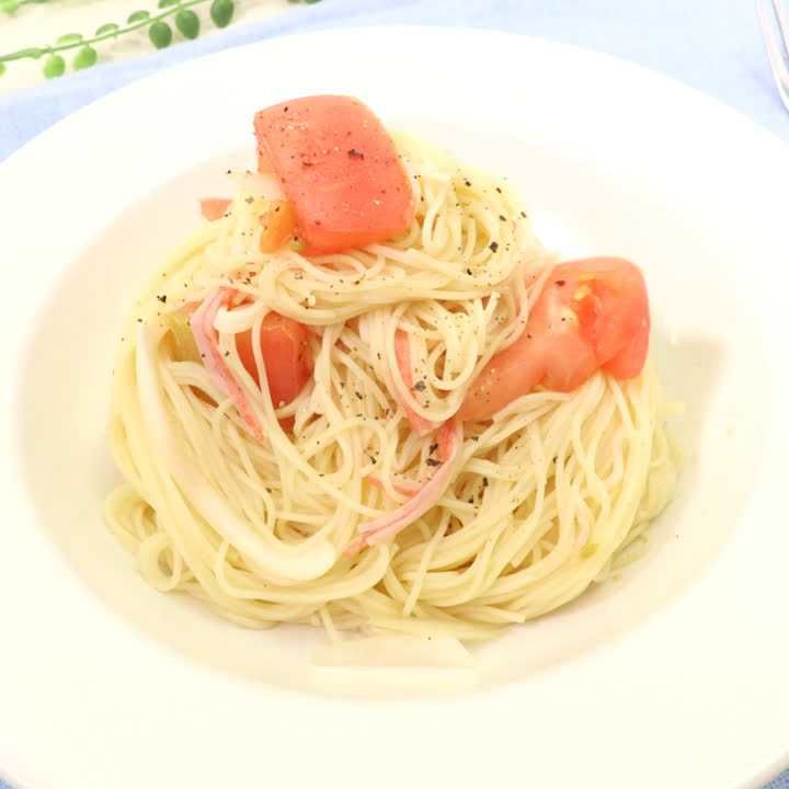 カニかまぼことトマトの冷製パスタ