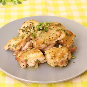 「鶏肉のにんにくバターソテー」のレシピ動画