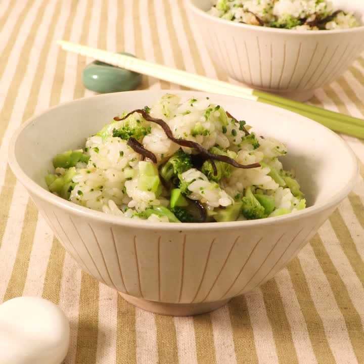 栄養満点 ブロッコリーとしょうがの混ぜご飯のレシピ動画 作り方 Delish Kitchen 栄養満点 ブロッコリーとしょうがの混ぜご飯のレシピ動画 作り方 Delish Kitchen