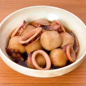 「イカと里芋の煮物」のレシピ動画