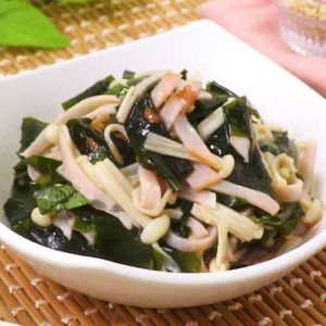 「ハムとわかめの梅肉和え」のレシピ動画