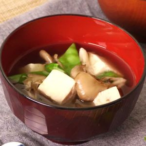 「まいたけのお吸い物」のレシピ動画