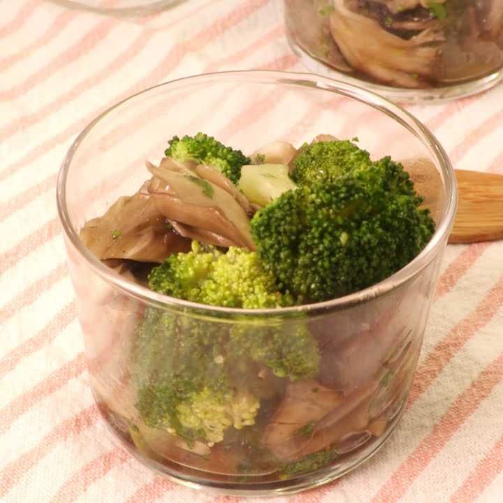 ブロッコリーとまいたけのマリネ