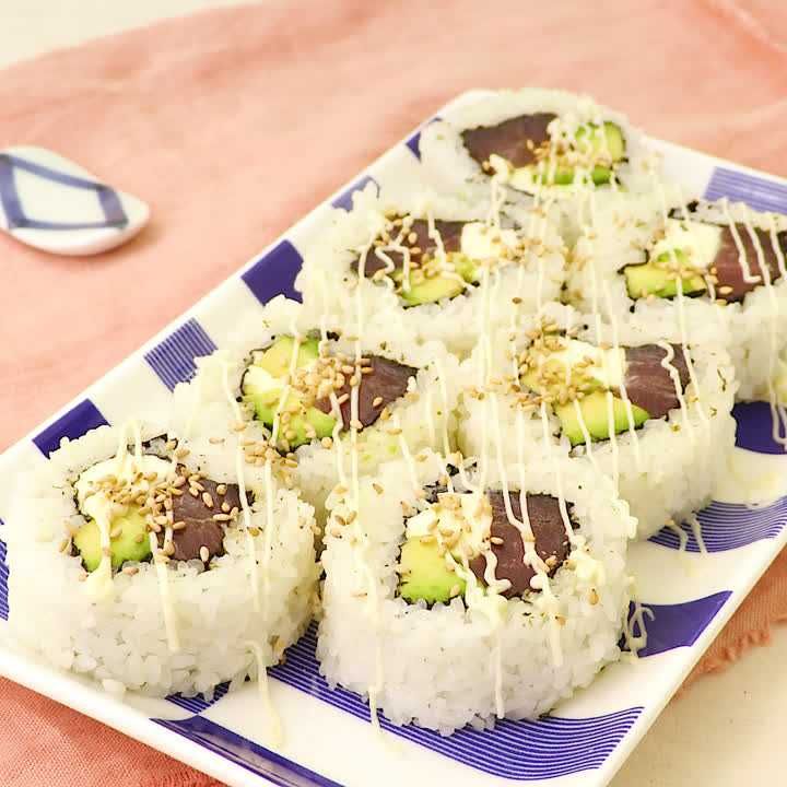 マグロとアボカドの巻き寿司