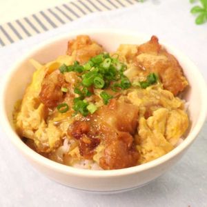 「唐揚げ親子丼」のレシピ動画