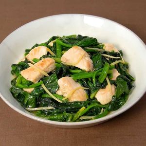 「ほうれん草と鶏肉のしょうが炒め」のレシピ動画
