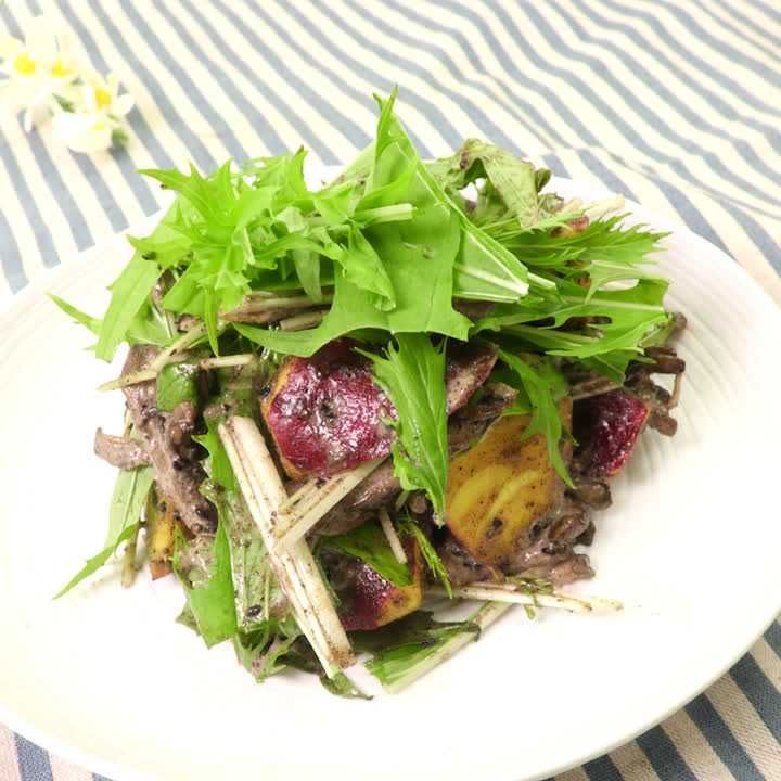 まいたけと水菜の黒ごまケチャップサラダ