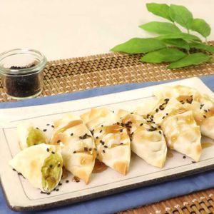 「餃子の皮でサクサク大学芋」のレシピ動画