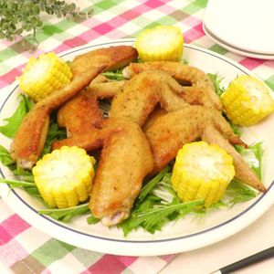 揚げ手羽先ととうもろこしのサラダ