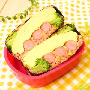 「オムライスおにぎらず」のレシピ動画