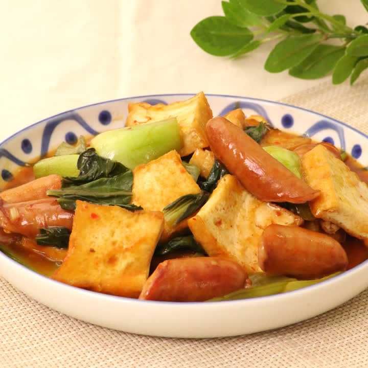 ソーセージとチンゲン菜のピリ辛炒め