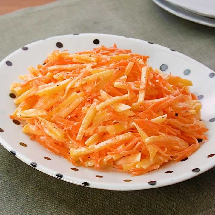 にんじんと柿のヨーグルトサラダ