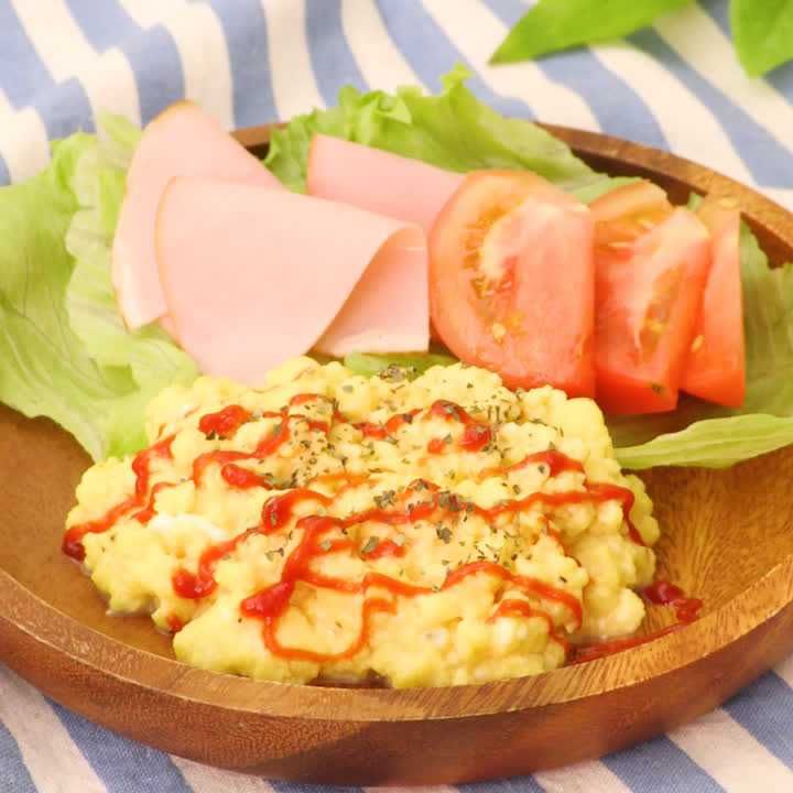 いそがしい朝にもオススメ レンジでチーズスクランブルエッグのレシピ動画 作り方 Delish Kitchen