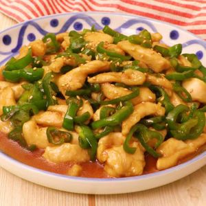 「鶏むね肉とピーマンの青椒肉絲風」のレシピ動画